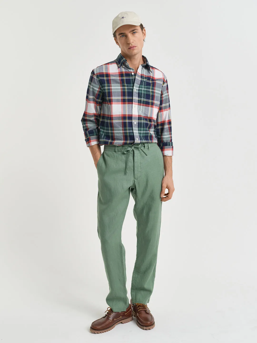 Gant Men Green Solid Relaxed Fit Full Length Trouser