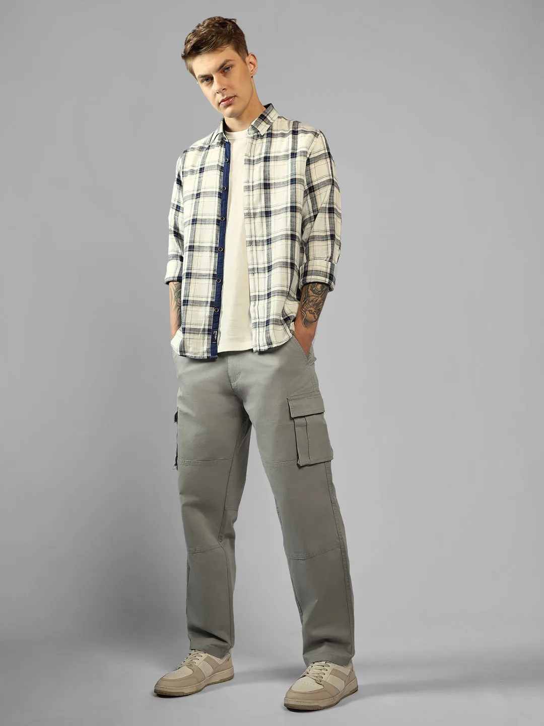 Men's Grey Solid Relaxed Fit Cargos