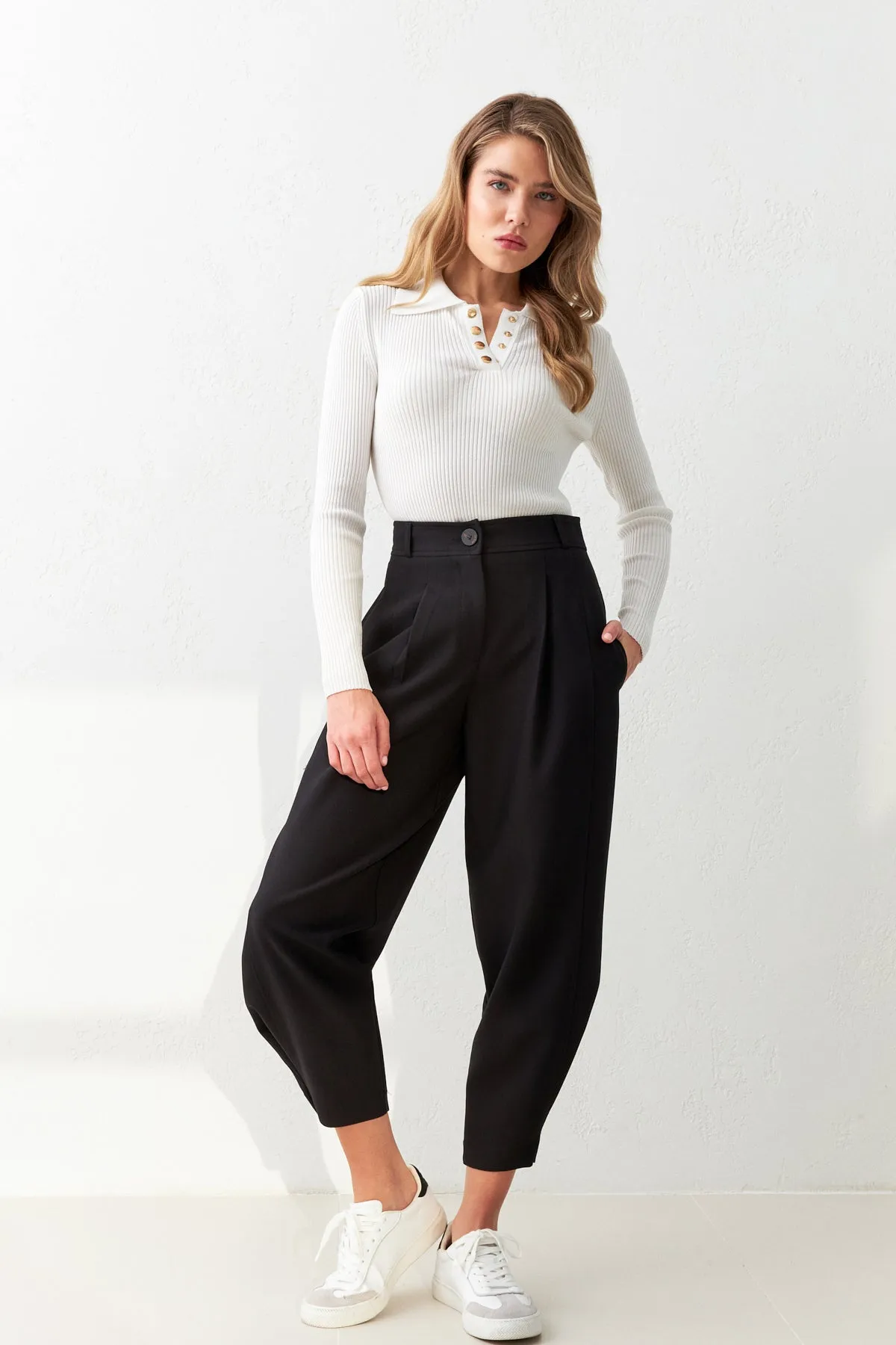 Setre Relaxed Cut Trousers With Leg Detail Black