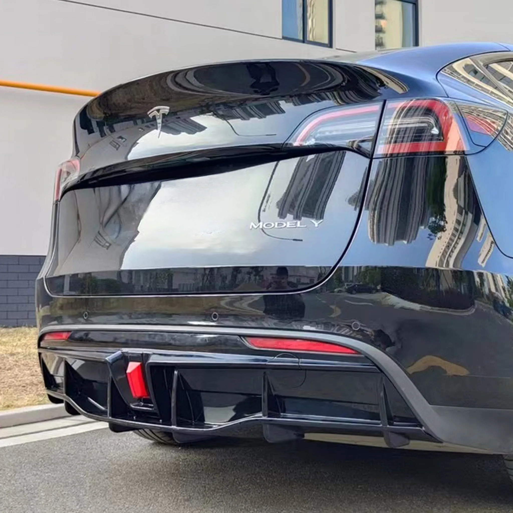 Tesla Model Y/3 Rear Diffuser Bumper Lip with LED Brake Light